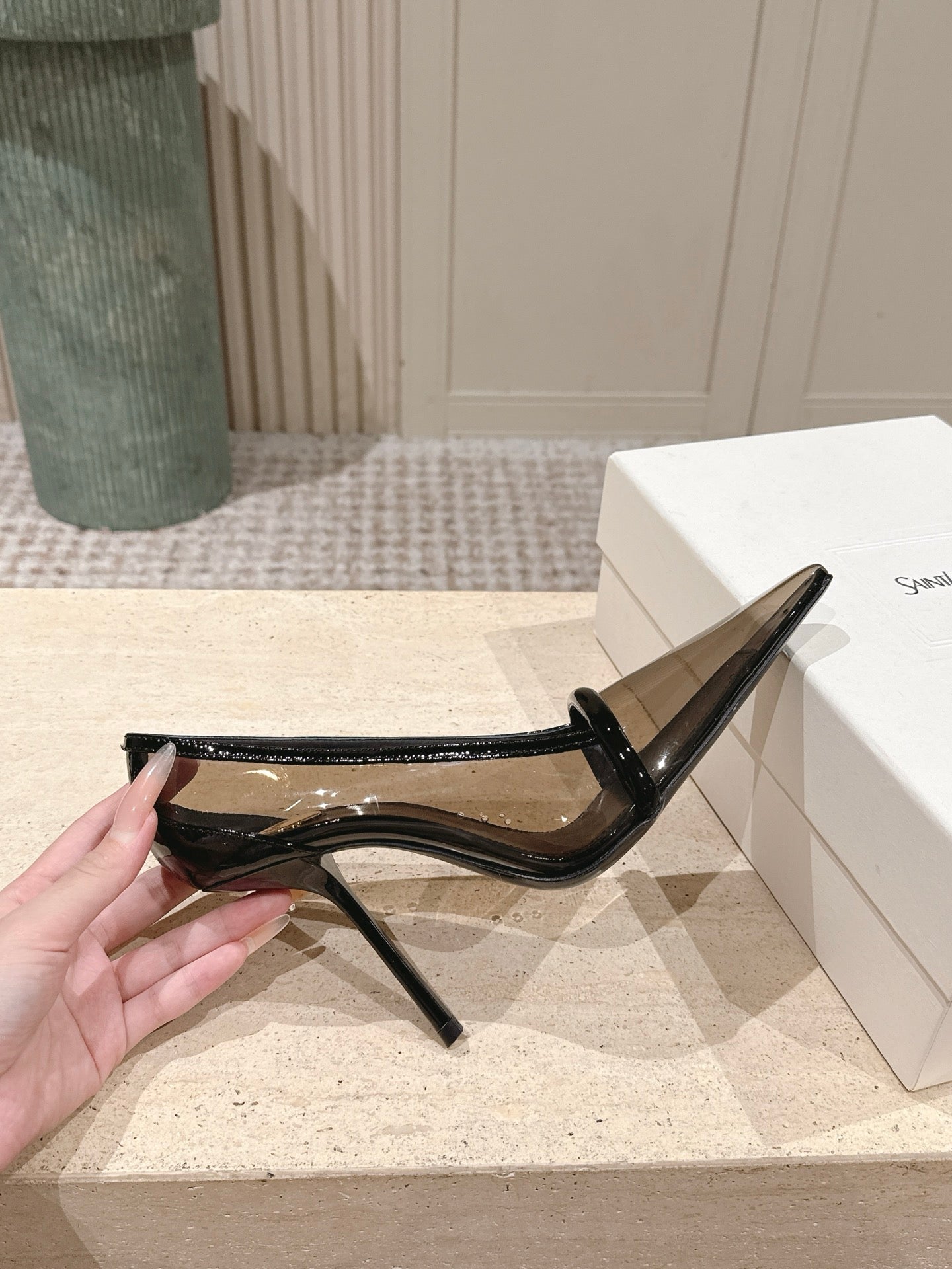 YSL 26S POINTED-TOE PUMPS 100 MM IN TRANSPARENT BLACK TPU