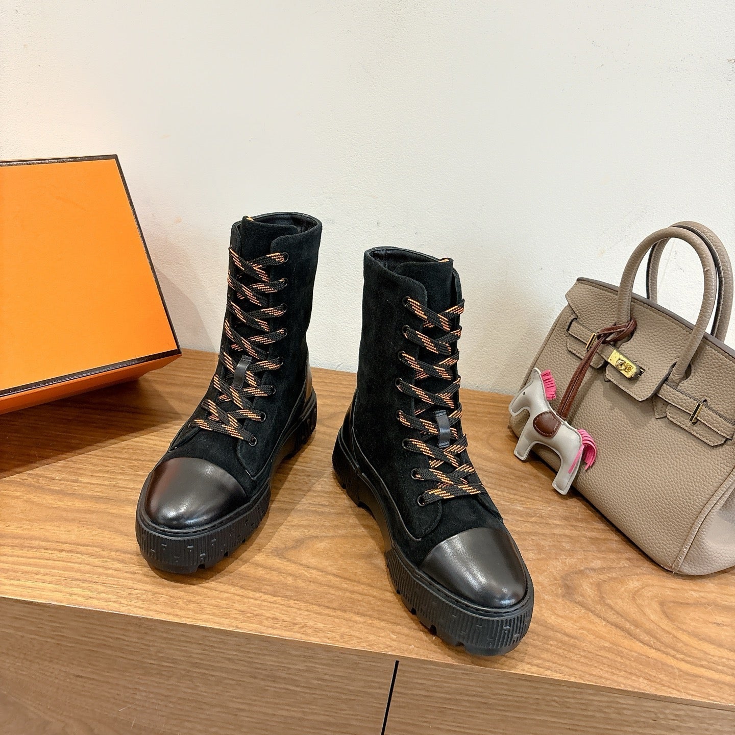 HM 26S LACE-UP ANKLE BOOTS IN BLACK LAMBSKIN AND SUEDE