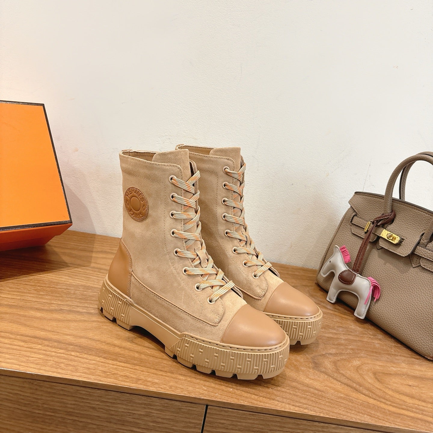 HM 26S LACE-UP ANKLE BOOTS IN BEIGE LAMBSKIN AND SUEDE