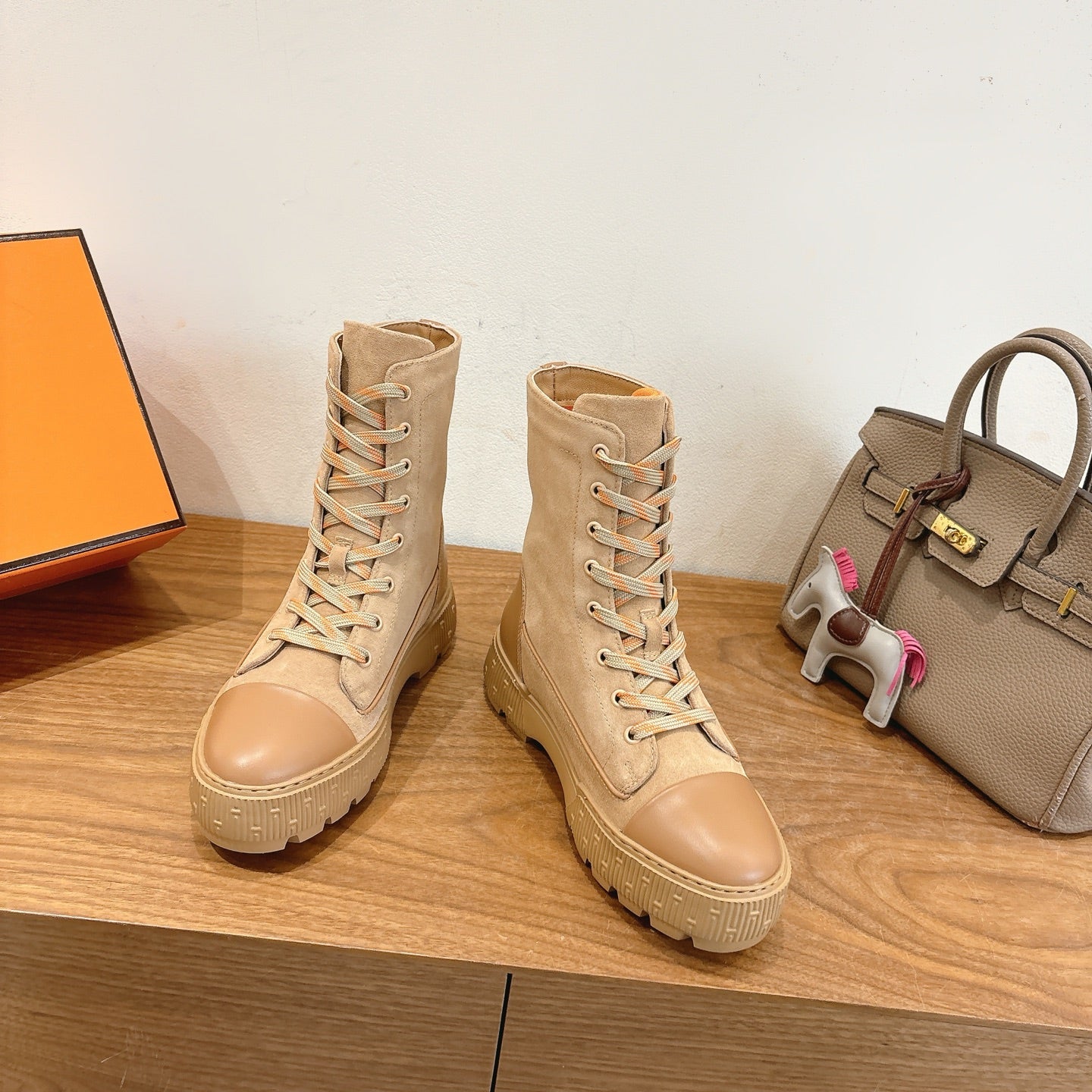 HM 26S LACE-UP ANKLE BOOTS IN BEIGE LAMBSKIN AND SUEDE