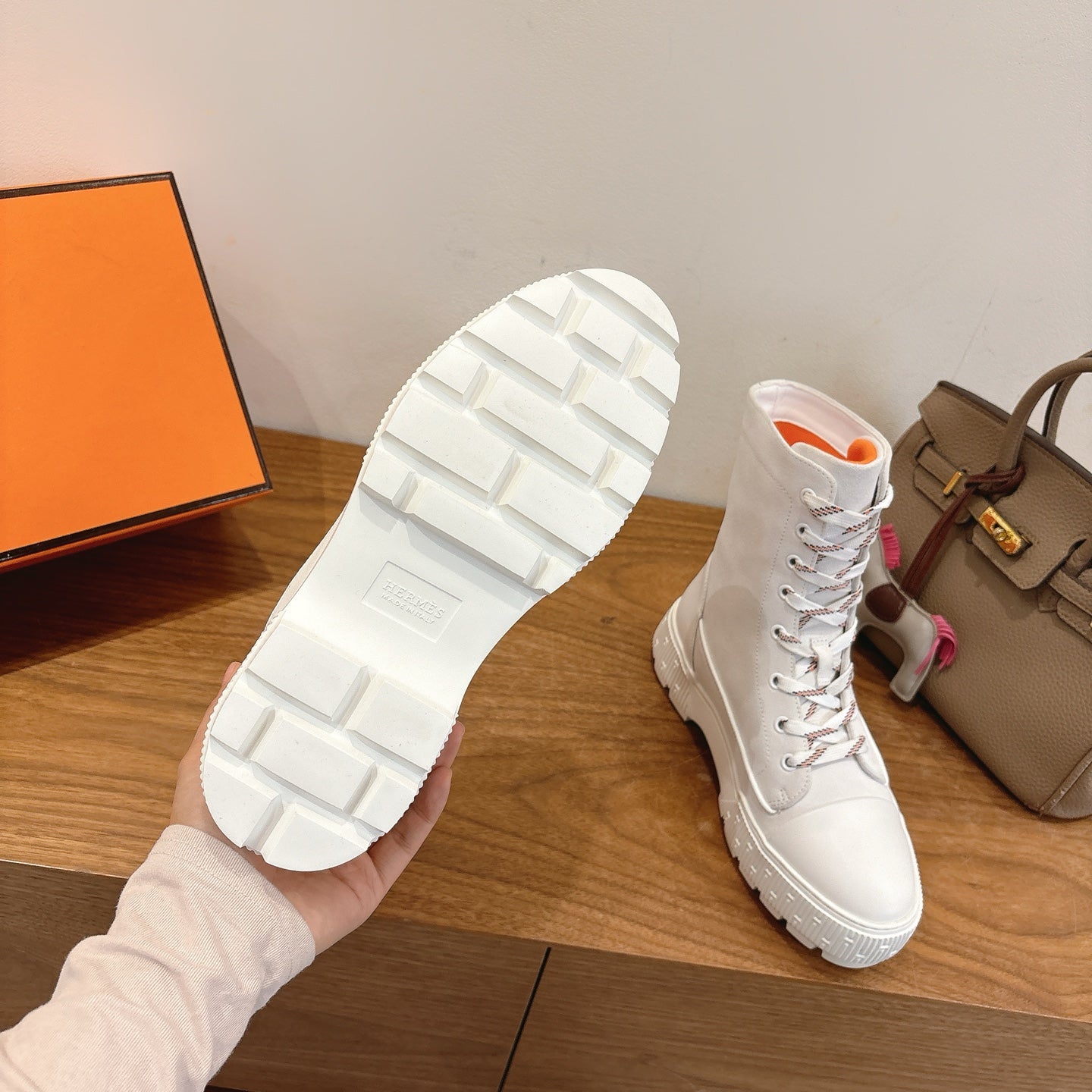 HM 26S LACE-UP ANKLE BOOTS IN WHITE LAMBSKIN AND SUEDE