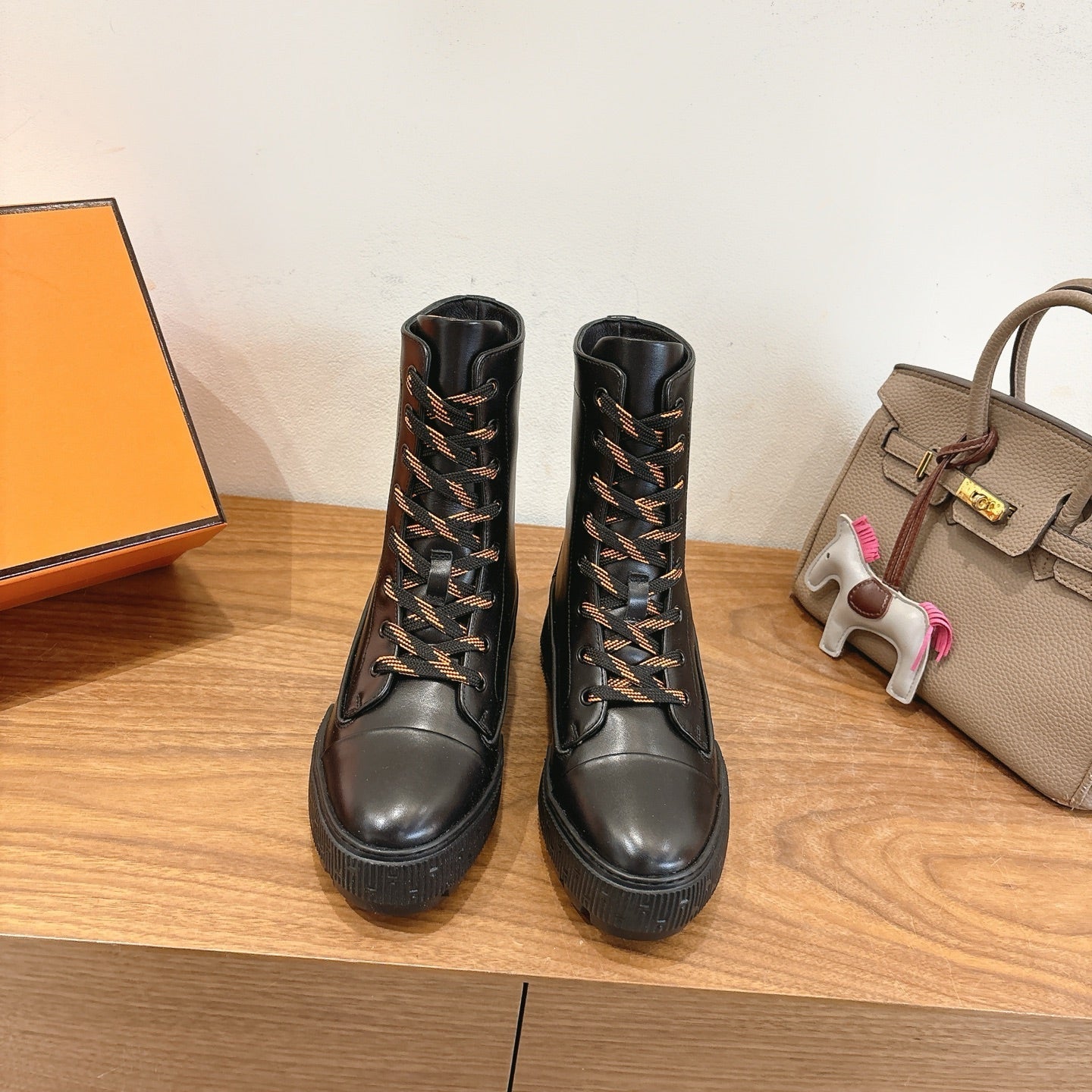 HM 26S LACE-UP ANKLE BOOTS IN BLACK LAMBSKIN