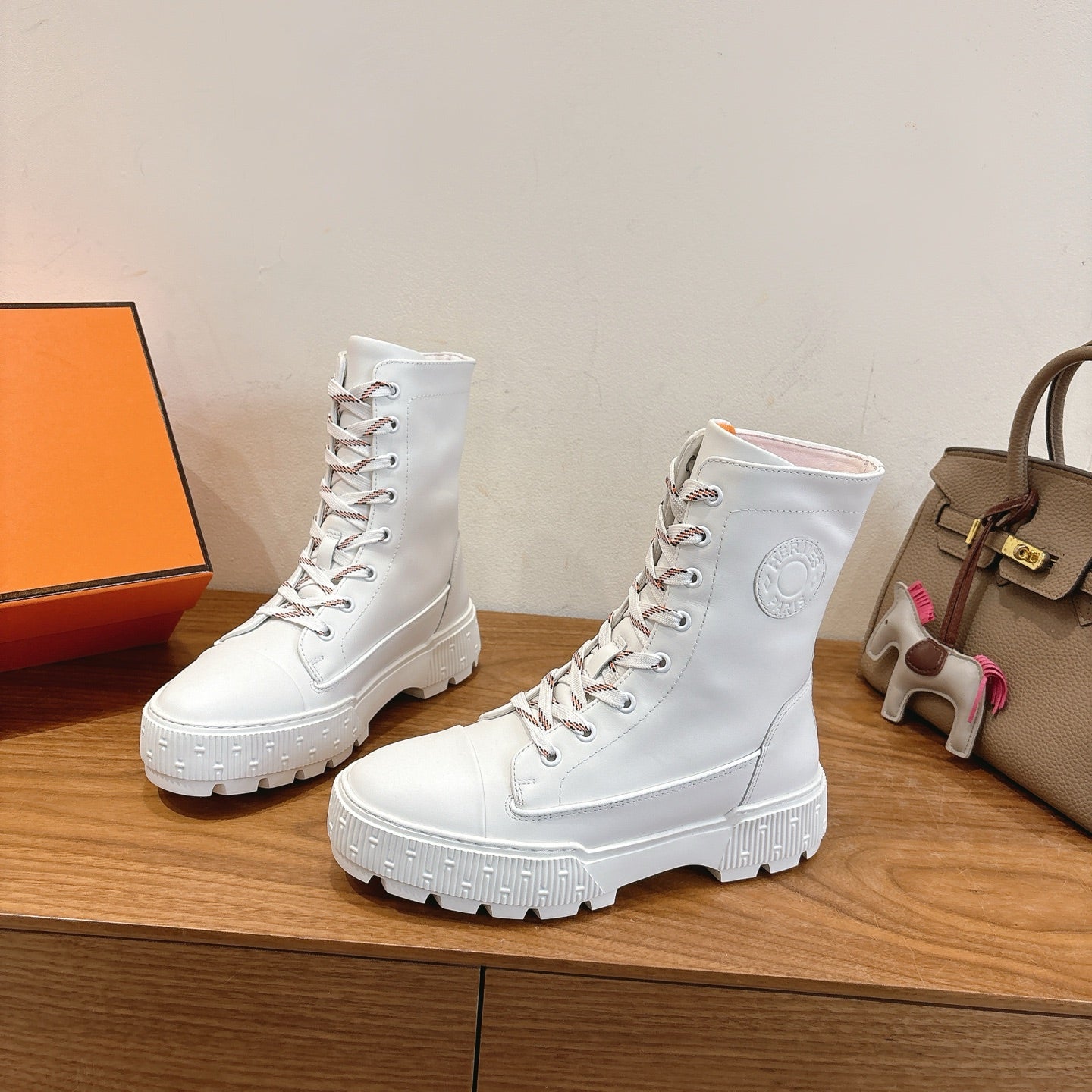 HM 26S LACE-UP ANKLE BOOTS IN WHITE LAMBSKIN
