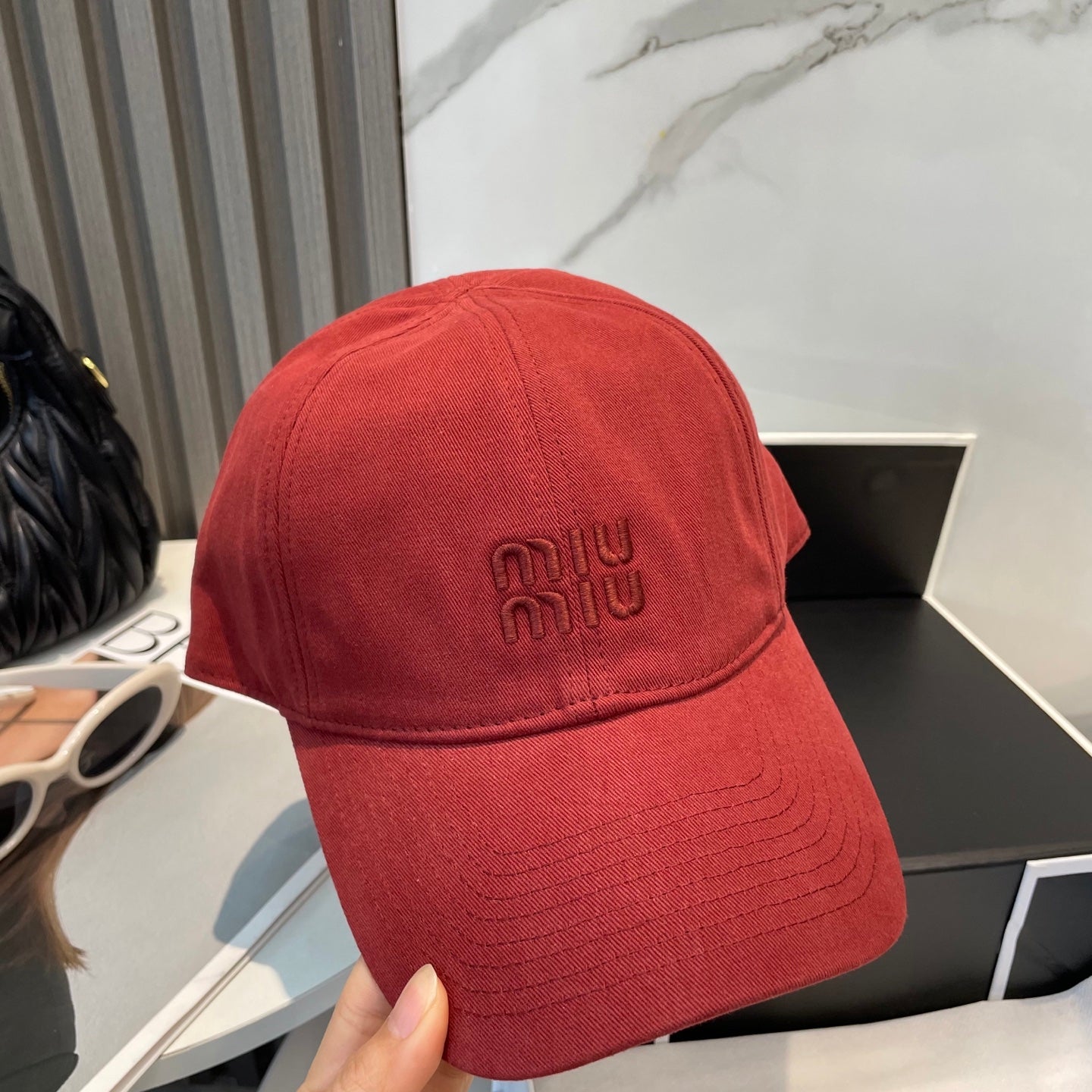 MM BASEBALL CAP IN RED FABRIC BRAND EMBROIDERY