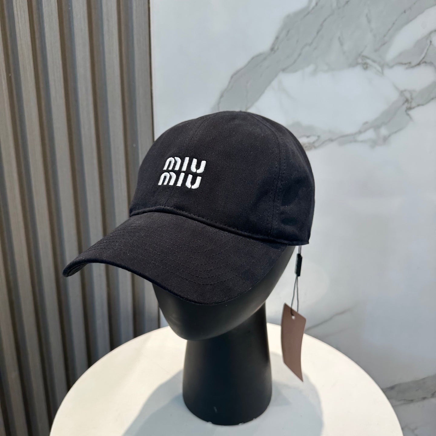 MM BASEBALL CAP IN BLACK FABRIC BRAND EMBROIDERY