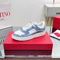 VALENTINO 25S GARAVANI FREEDOTS SNEAKERS IN WHITE LAMBSKIN AND BLUE DENIM
