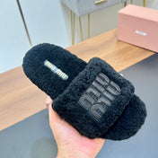 SLIPPERS IN BLACK LAMB WOOL