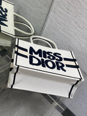 MEDIUM BOOK TOTE 36 IN WHITE MIX BLACK CANVAS 226504