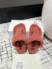 LW SHEARLING THONG SLIPPER IN BRICK