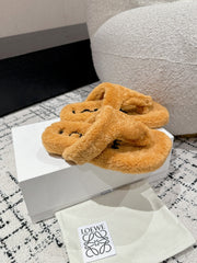 LW SHEARLING THONG SLIPPER IN BRONZE