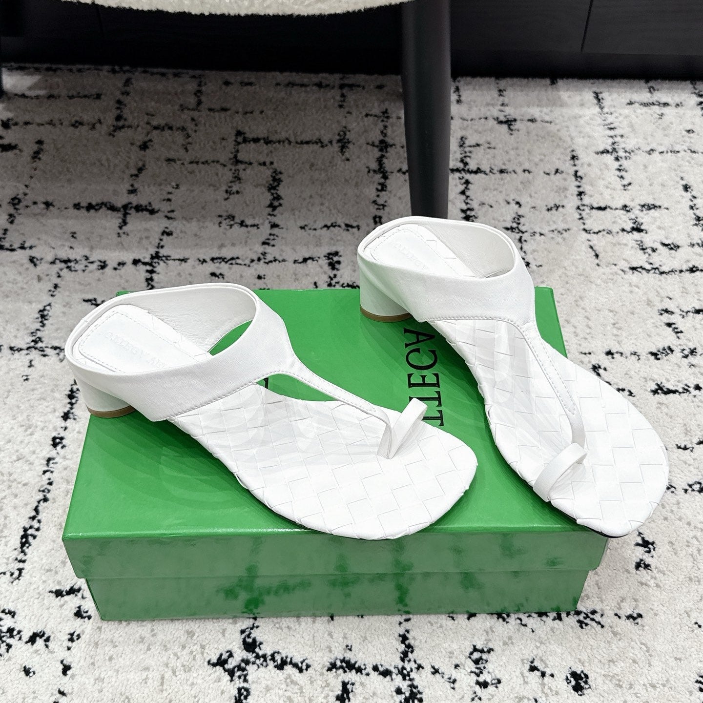 BOTTEGA VENETA 26S HIGH-HEEL THONG SANDALS 40 MM IN WHITE CALFSKIN