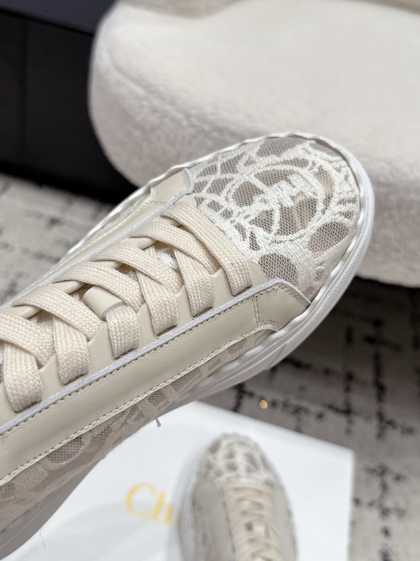 CHLOE 26S SNEAKERS IN CREAM WHITE LACE AND CALFSKIN