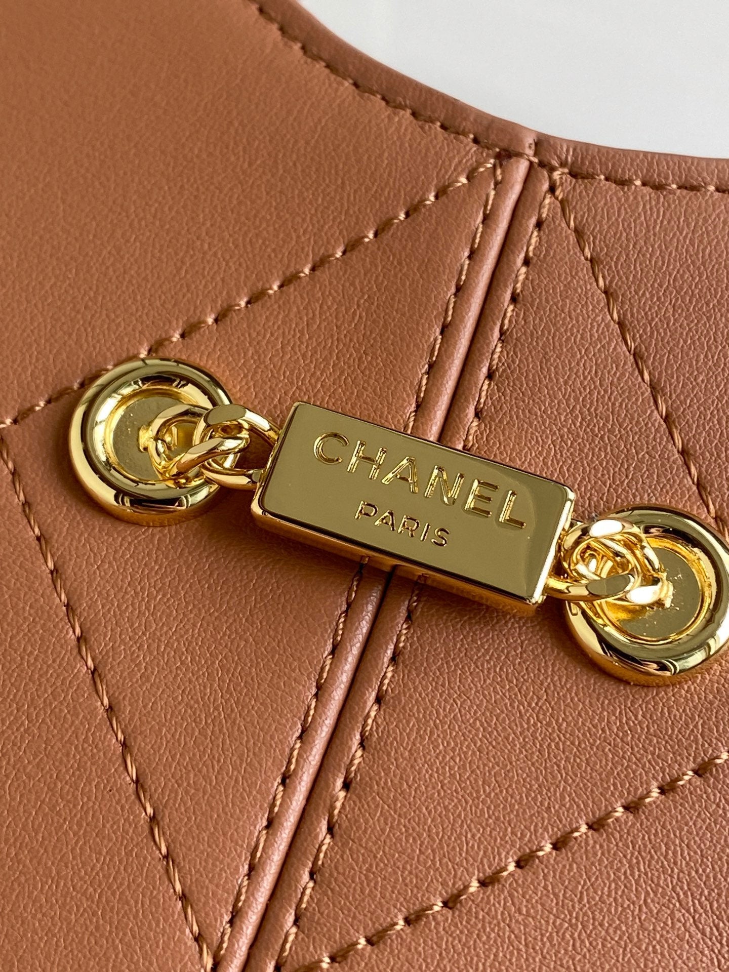 CHANEL 26S QUILTED HOBO BAG 27 IN CARAMEL BROWN CALFSKIN GOLD HARDWARE