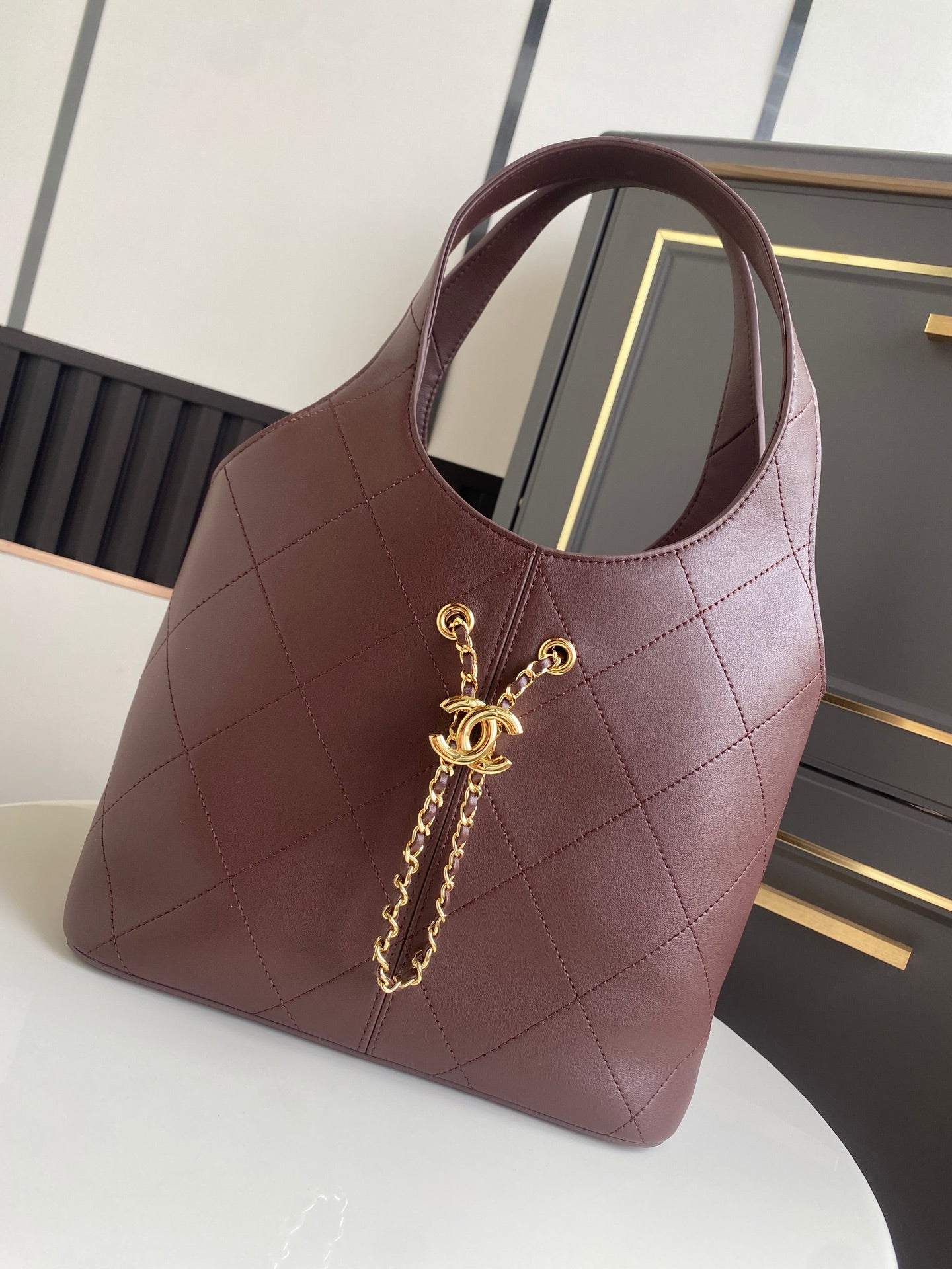 CHANEL 26S QUILTED HOBO LARGE BAG 35 IN BURGUNDY RED CALFSKIN GOLD HARDWARE