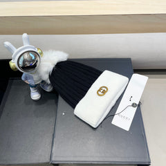 BEANIE HAT IN BLACK MIX WHITE WOOL AND FOX FUR 422524