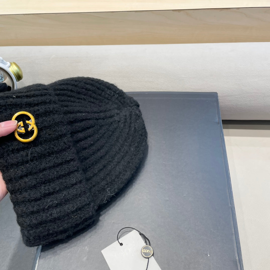 BEANIE HAT IN BLACK WOOL 434959