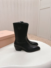 POINTED TOE BOOTS IN BLACK CALFSKIN
