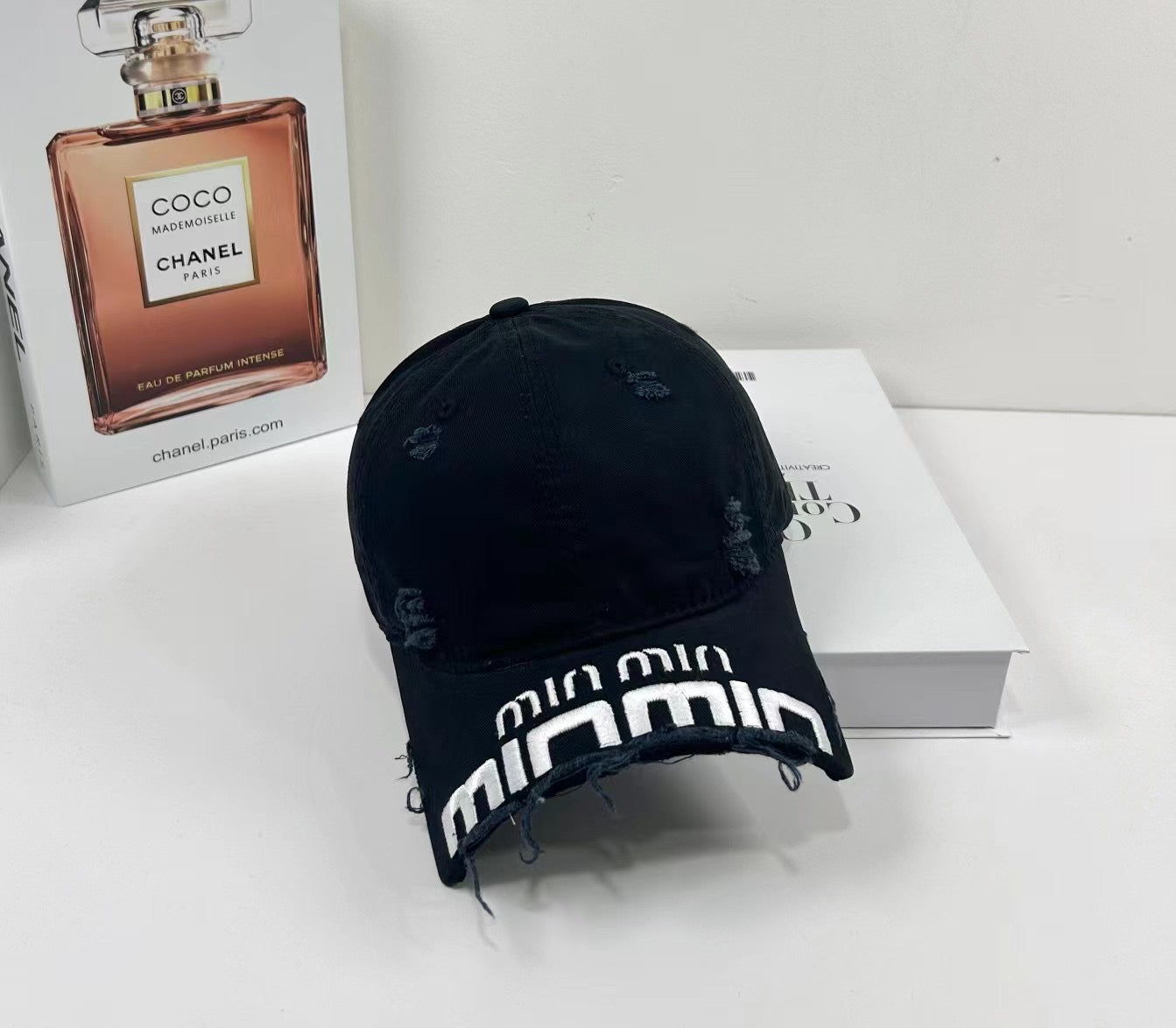 MM DISTRESSED EMBROIDERED BASEBALL CAP DENIM