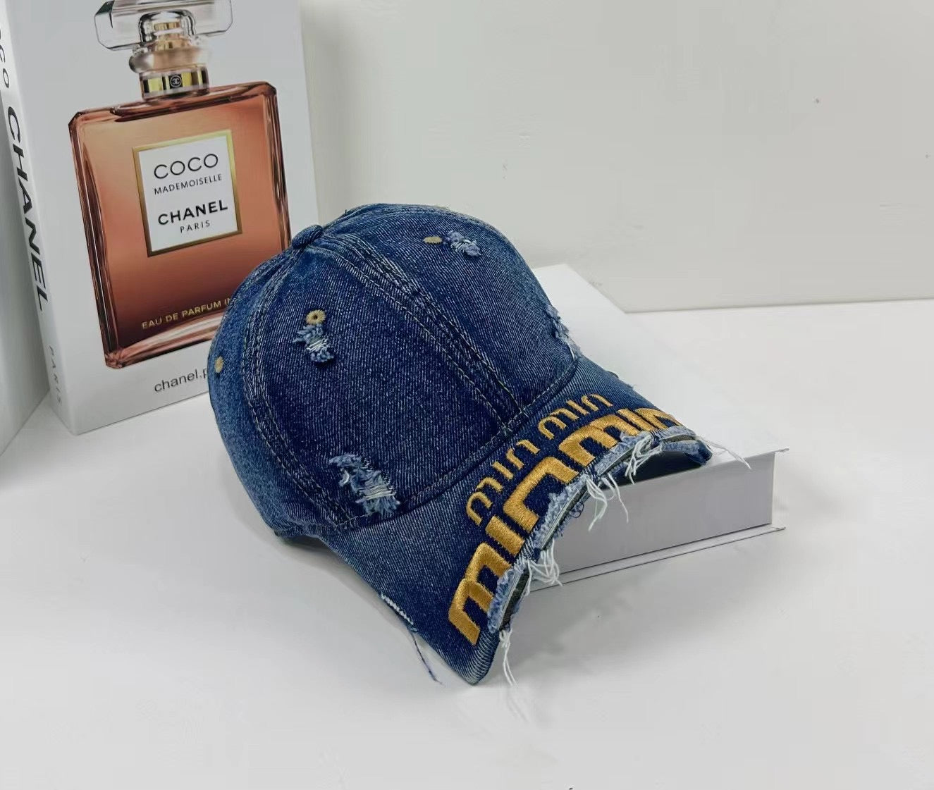 MM DISTRESSED EMBROIDERED BASEBALL CAP DENIM