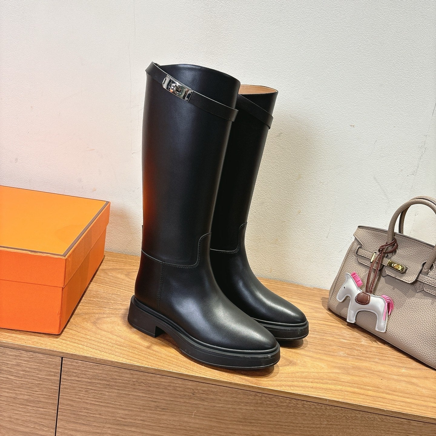HM 26S HIGH KNEE BOOTS IN BLACK CALFSKIN