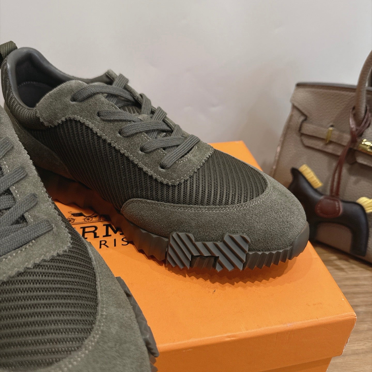 HM 26S BOUNCE SNEAKERS IN MOSS GREEN SUEDE AND FABRIC