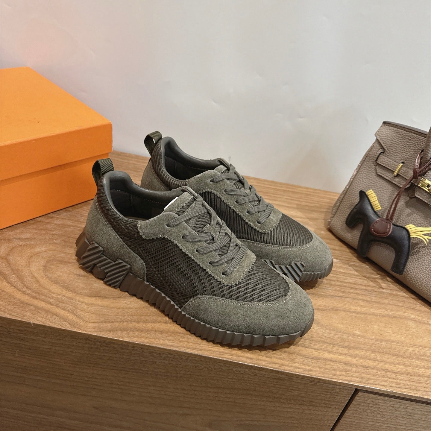 HM 26S BOUNCE SNEAKERS IN MOSS GREEN SUEDE AND FABRIC