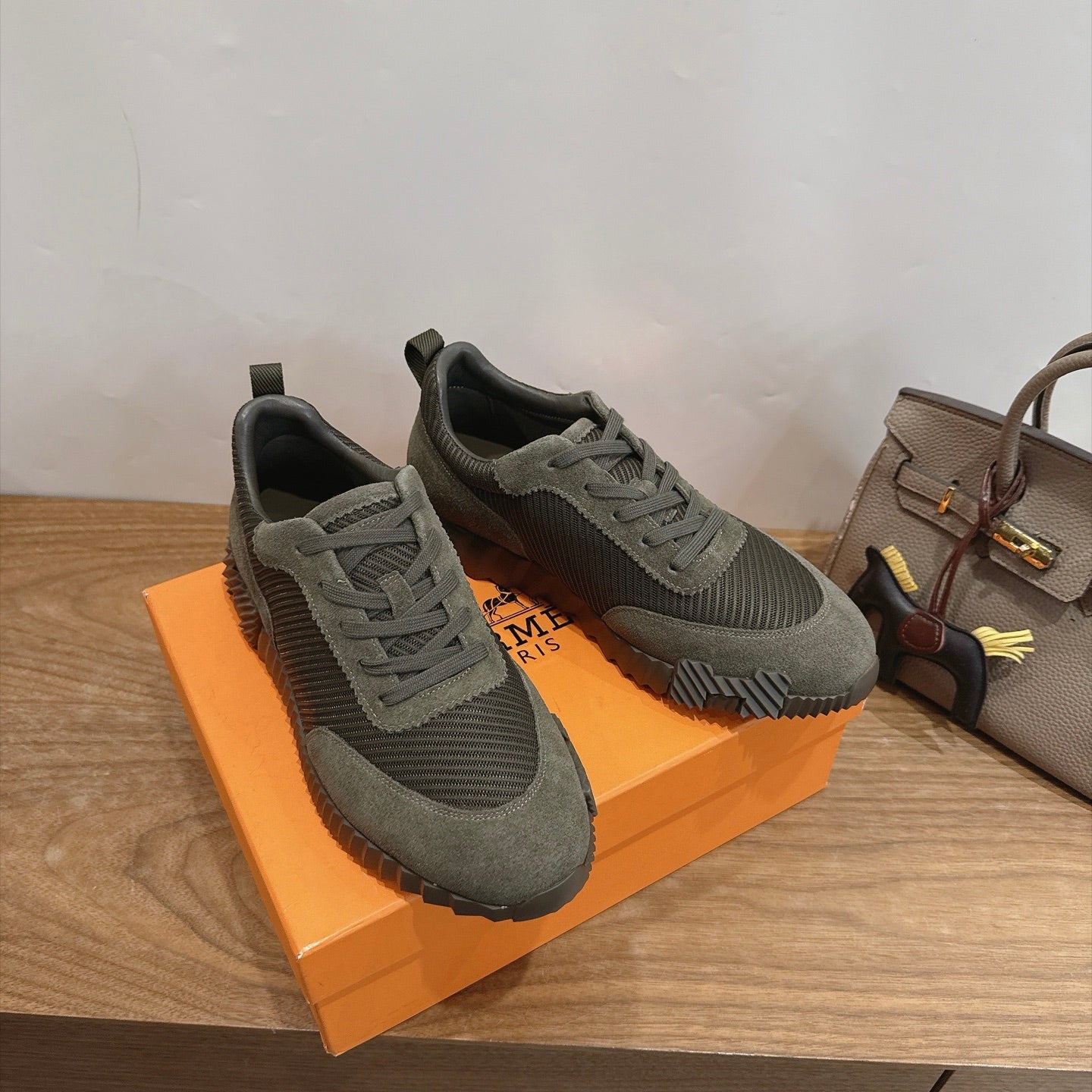 HM 26S BOUNCE SNEAKERS IN MOSS GREEN SUEDE AND FABRIC