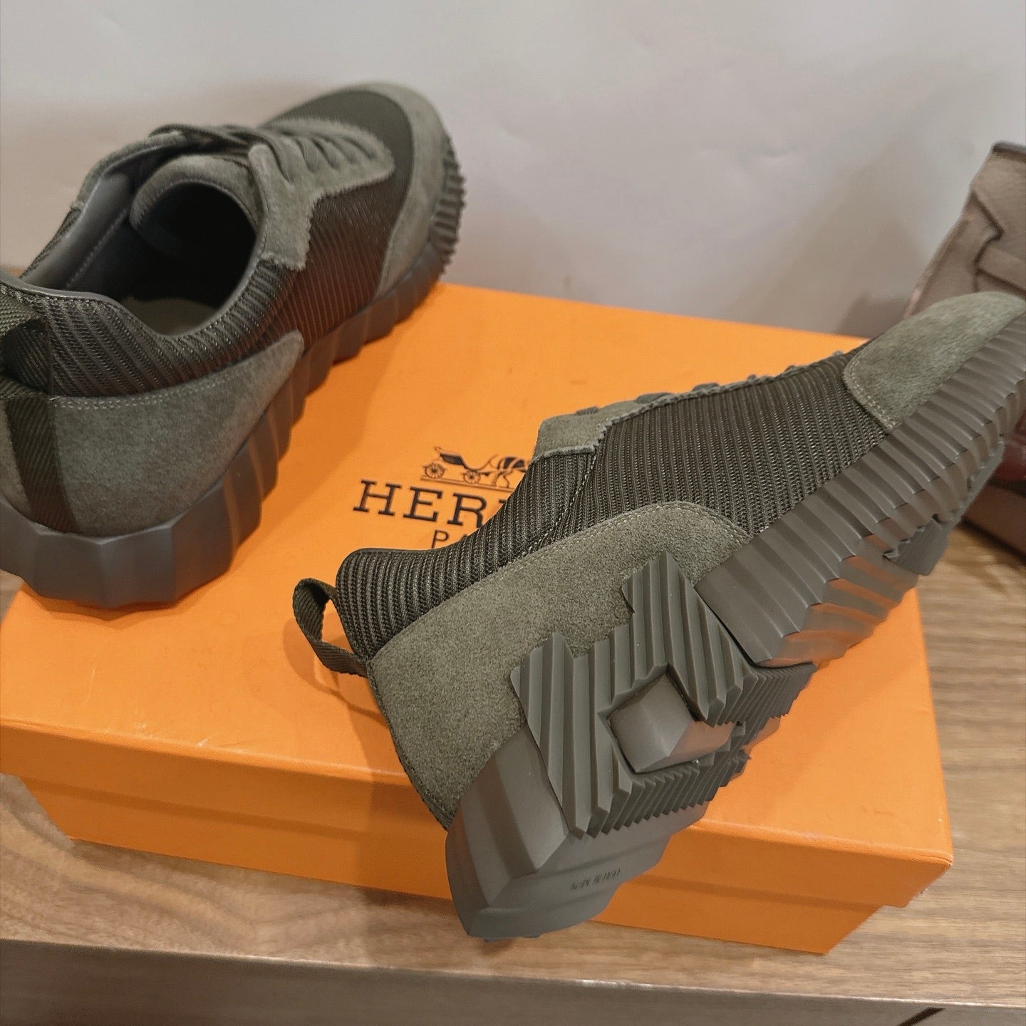 HM 26S BOUNCE SNEAKERS IN MOSS GREEN SUEDE AND FABRIC