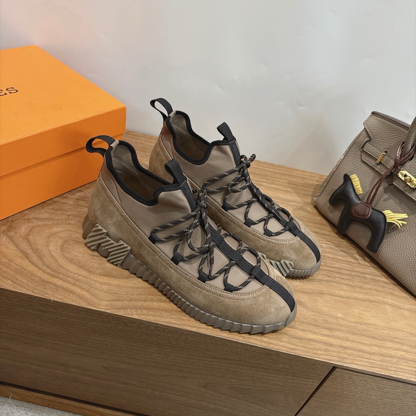 HM 26S BICOASTAL SNEAKERS IN GREYISH BEIGE SUEDE AND FABRIC