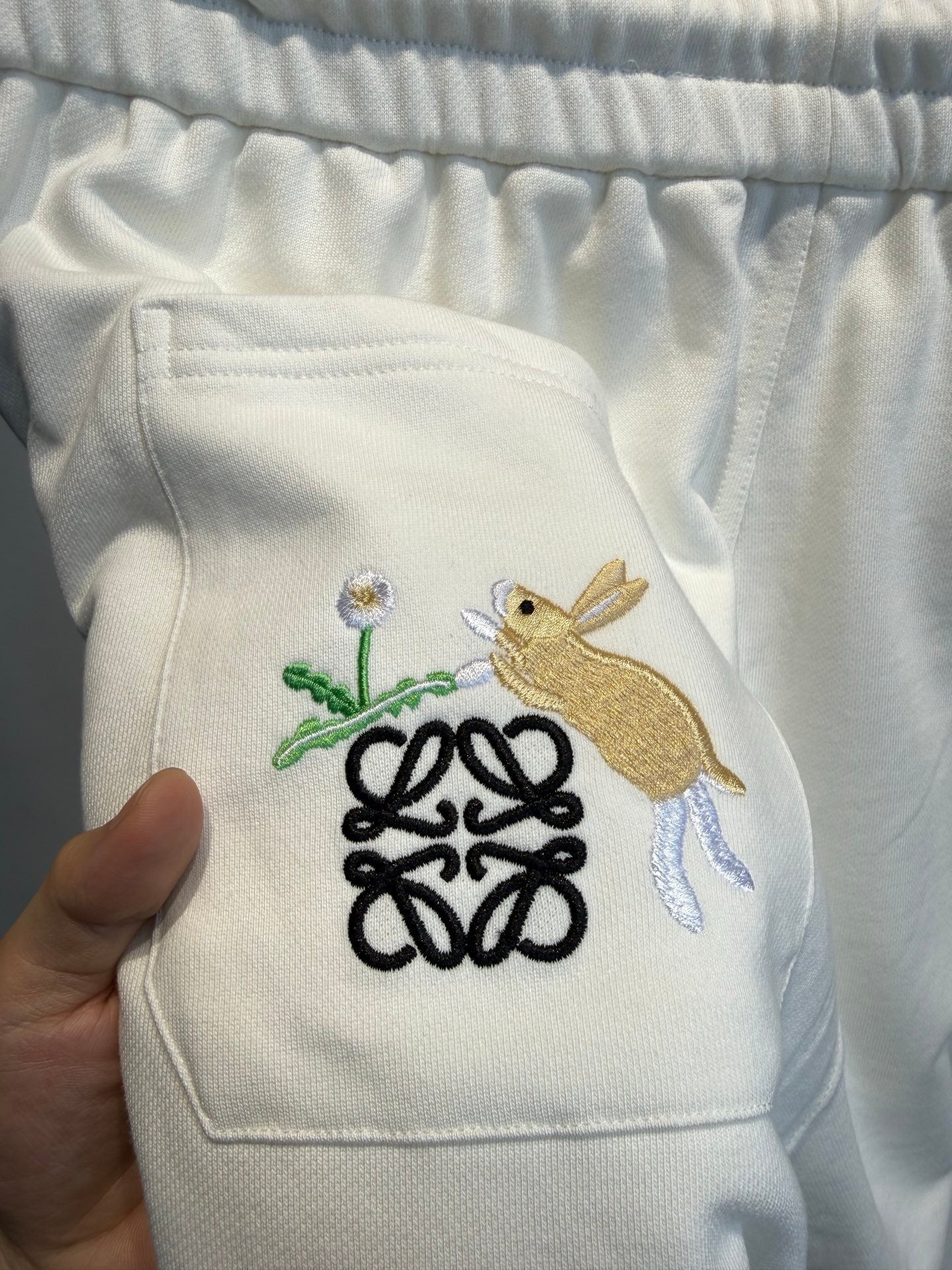 LOEWE 26S EMBROIDERED SWEATSHORTS 537