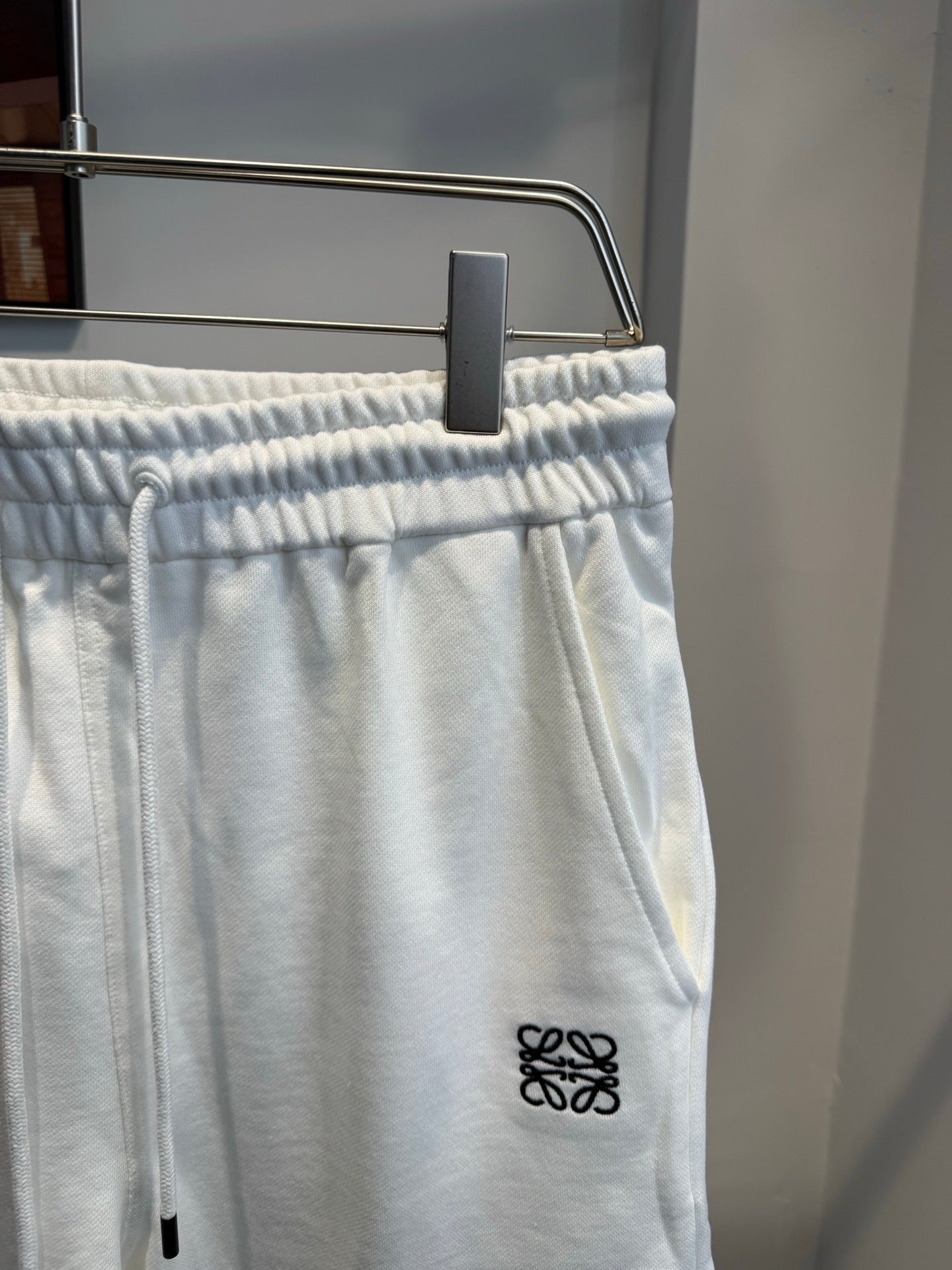 LOEWE 26S EMBROIDERED SWEATSHORTS 537