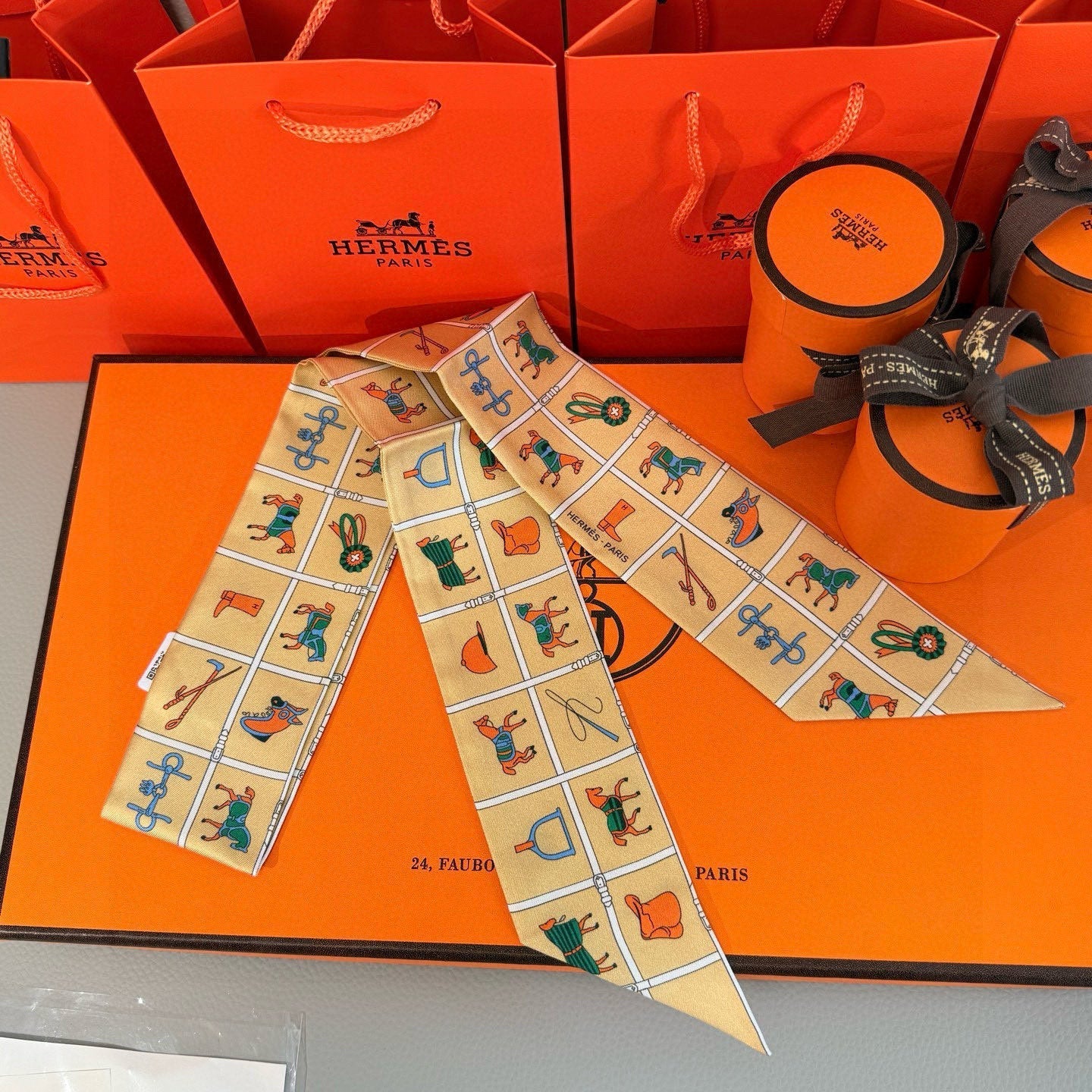 HERMES 25S SCARF 86 IN SILK 853137