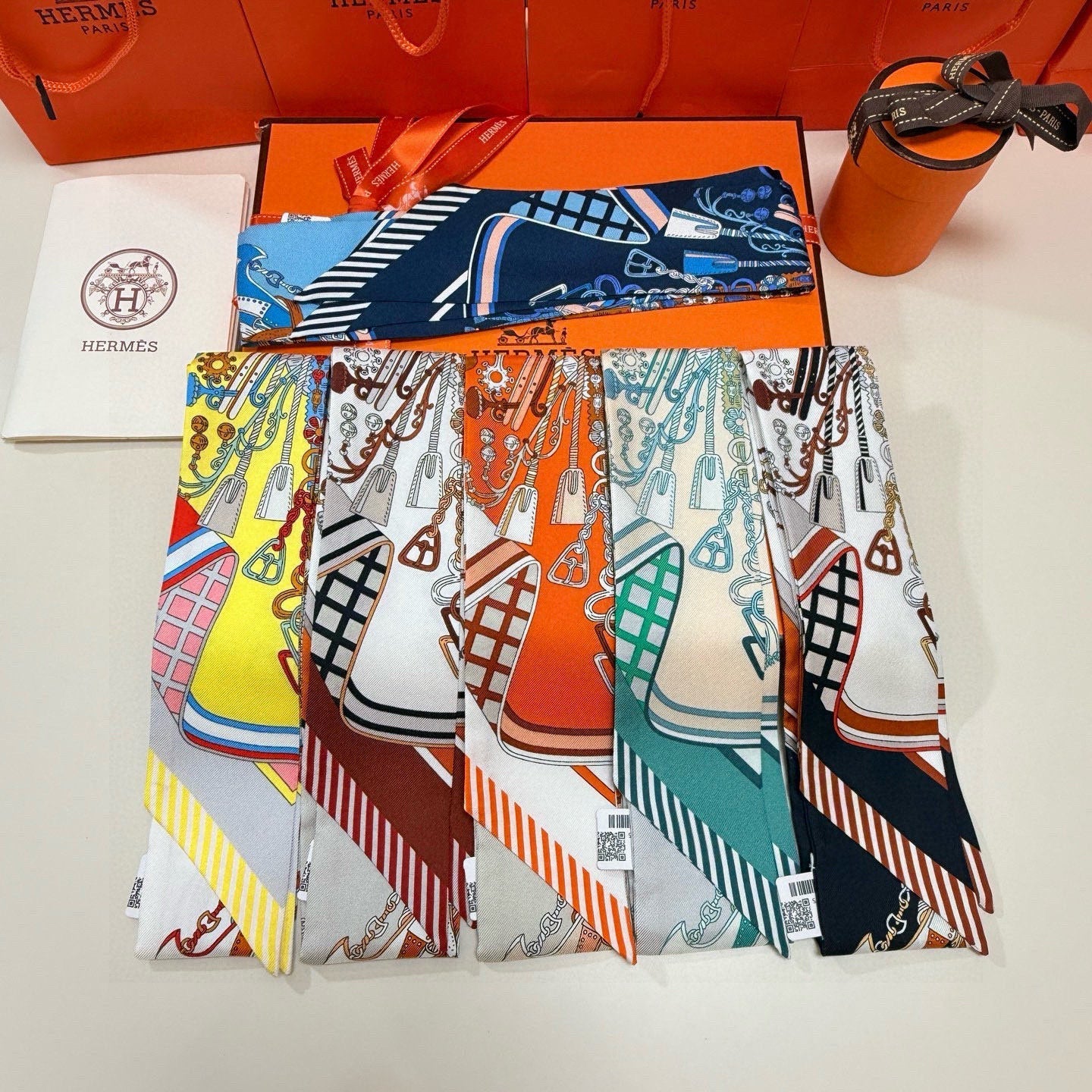 HERMES 25S SCARF 90 IN SILK 853146