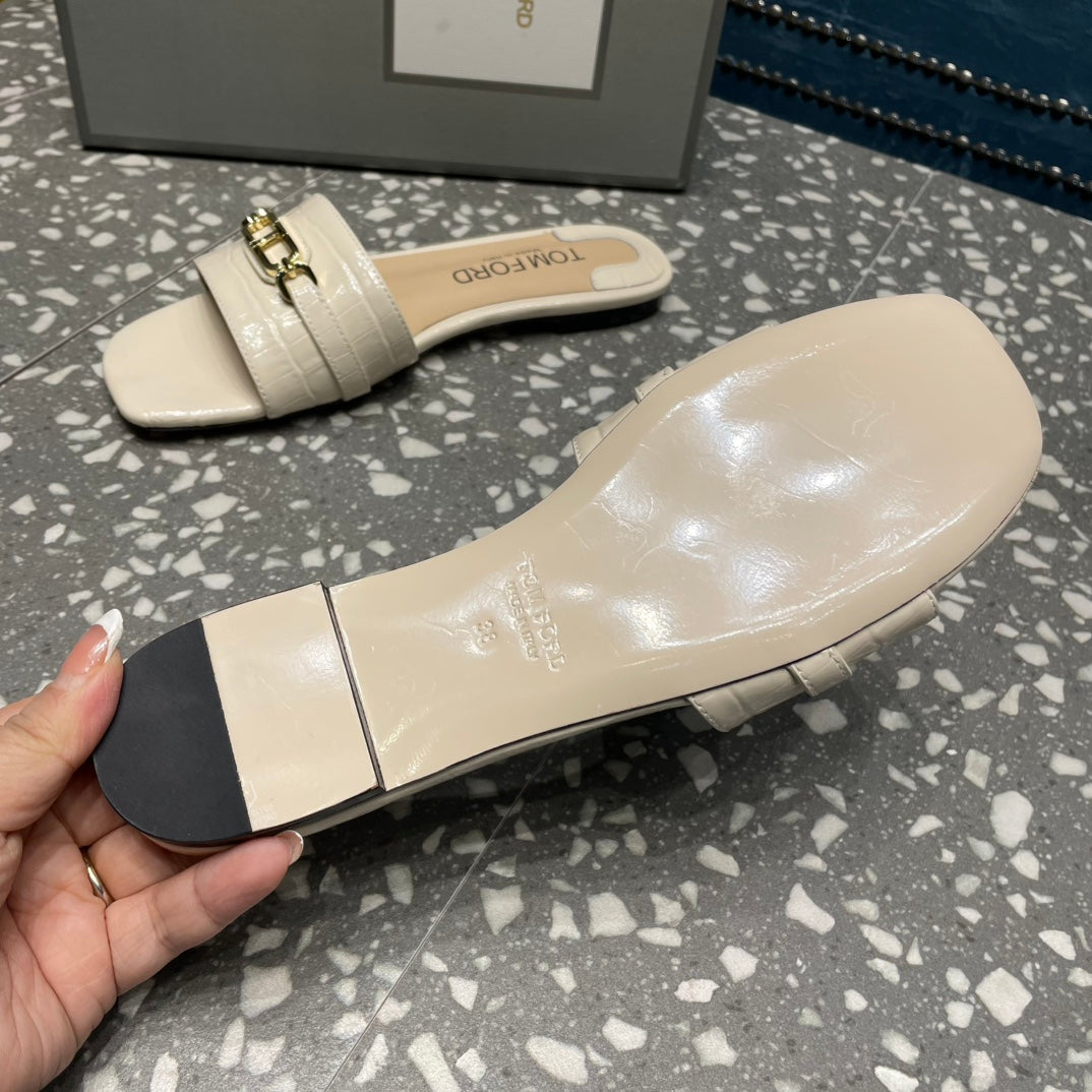 FLAT MULE IN WHITE CREAM CALFSKIN