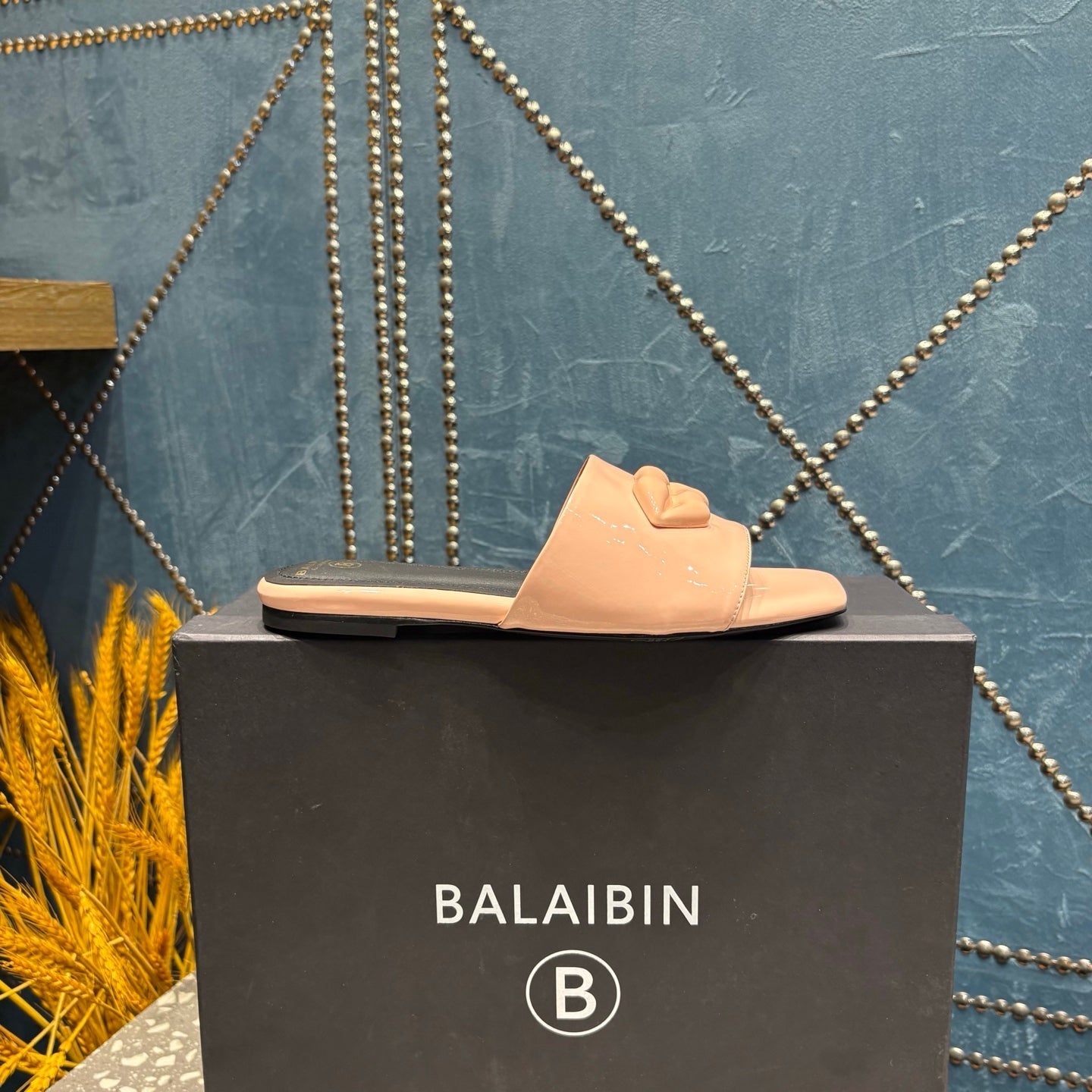 BALMAIN 26S SLIPPERS IN LIGHT PINK GLOSSY CALFSKIN