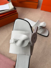 0RAN SANDALS IN WHITE CALFSKIN WITH A BOW