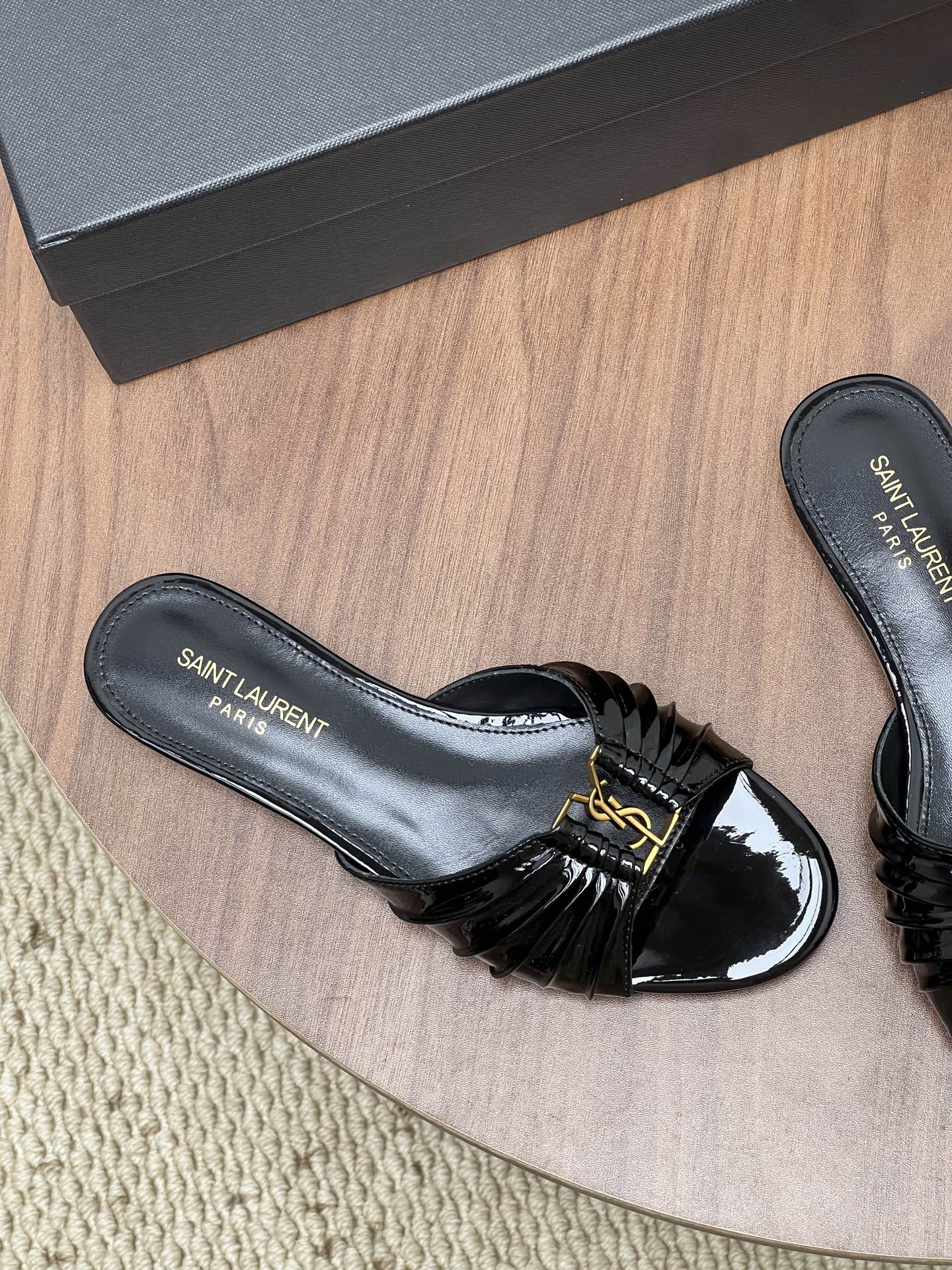 YSL 26S SLIDES IN BLACK GLOSSY CALFSKIN