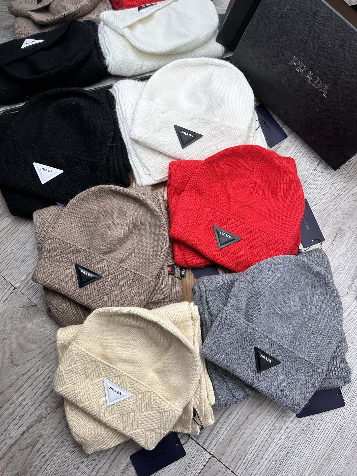 SET SCARF AND HAT IN CHERRY RED WOOL AND RABBIT FUR 397409