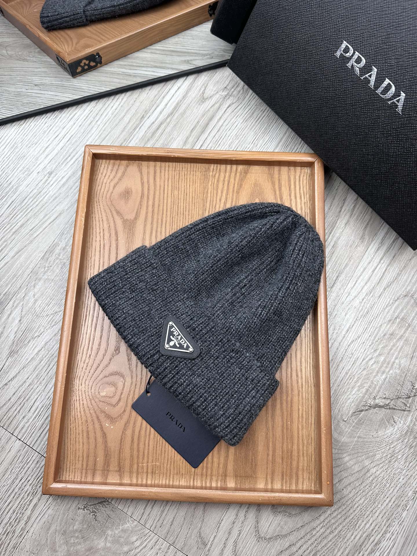 BEANIE HAT IN CHARCOAL GRAY WOOL 332391