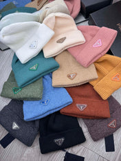 BEANIE HAT IN CHARCOAL GRAY WOOL 332391