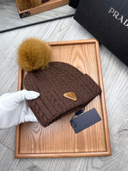 BEANIE HAT IN CHOCOLATE BROWN WOOL 352364