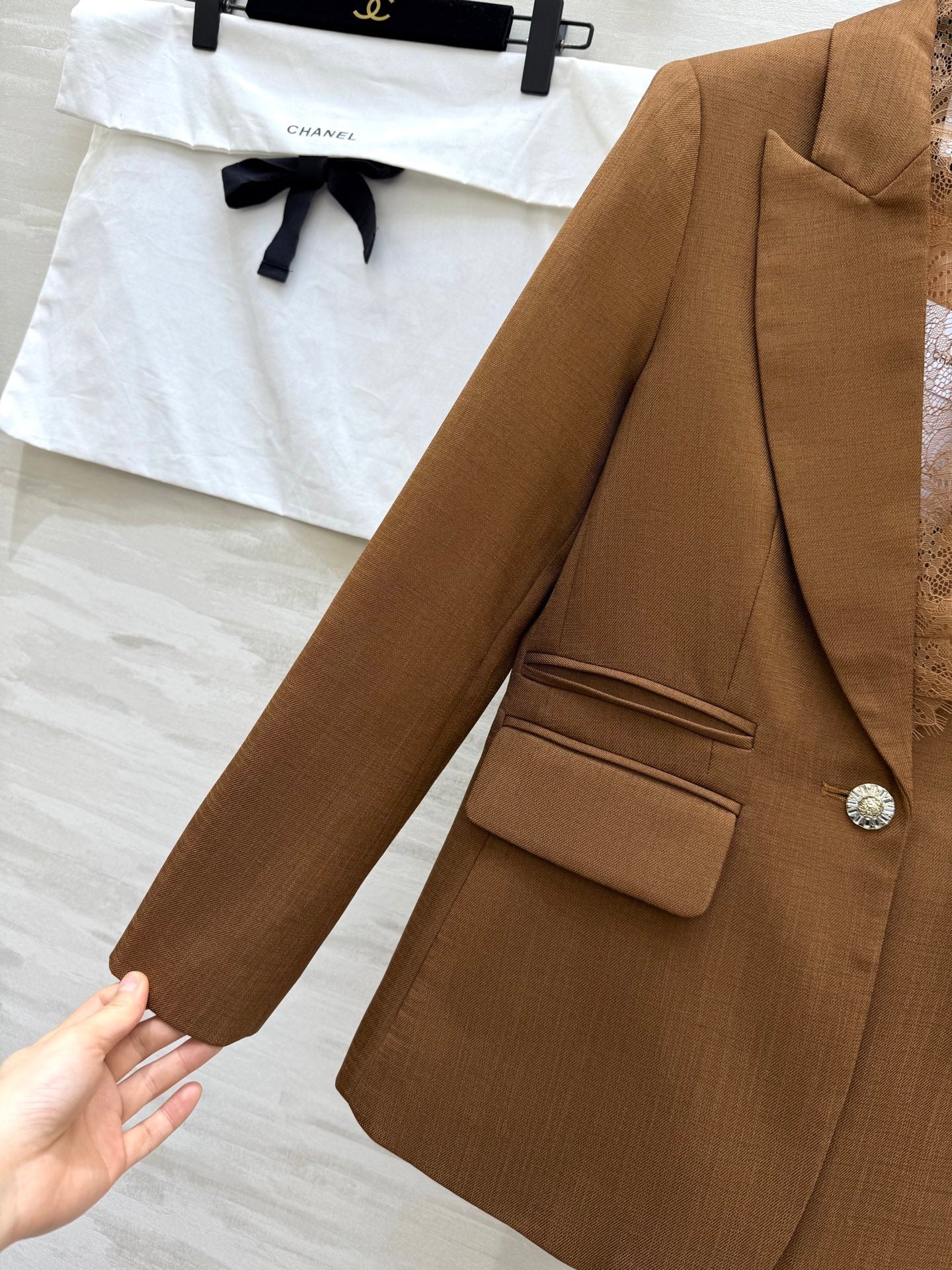 CHANEL 26S LACE-TRIMMED BLAZER 810