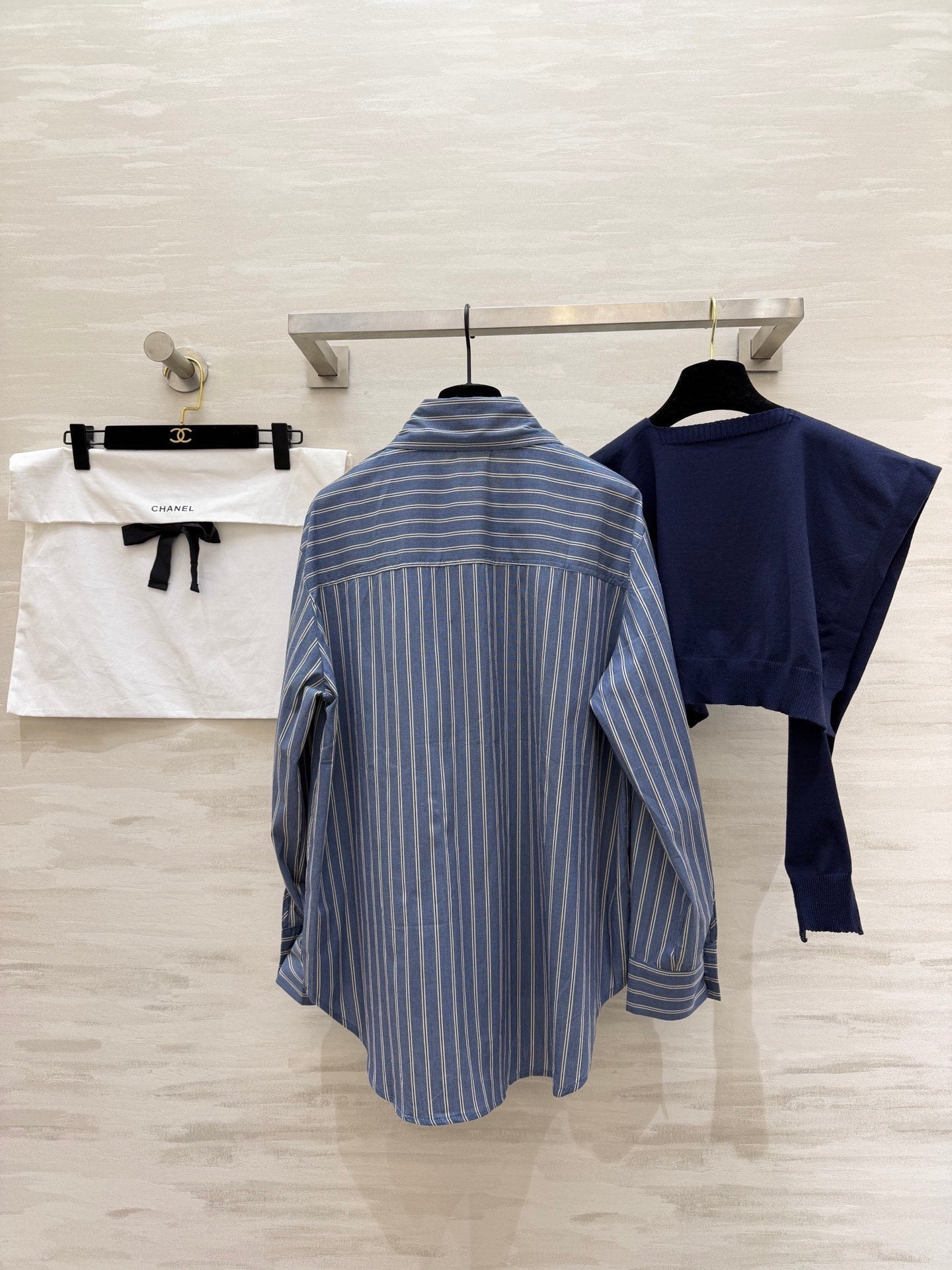 CHANEL 26S SHIRT AND WOOL SCARF 972