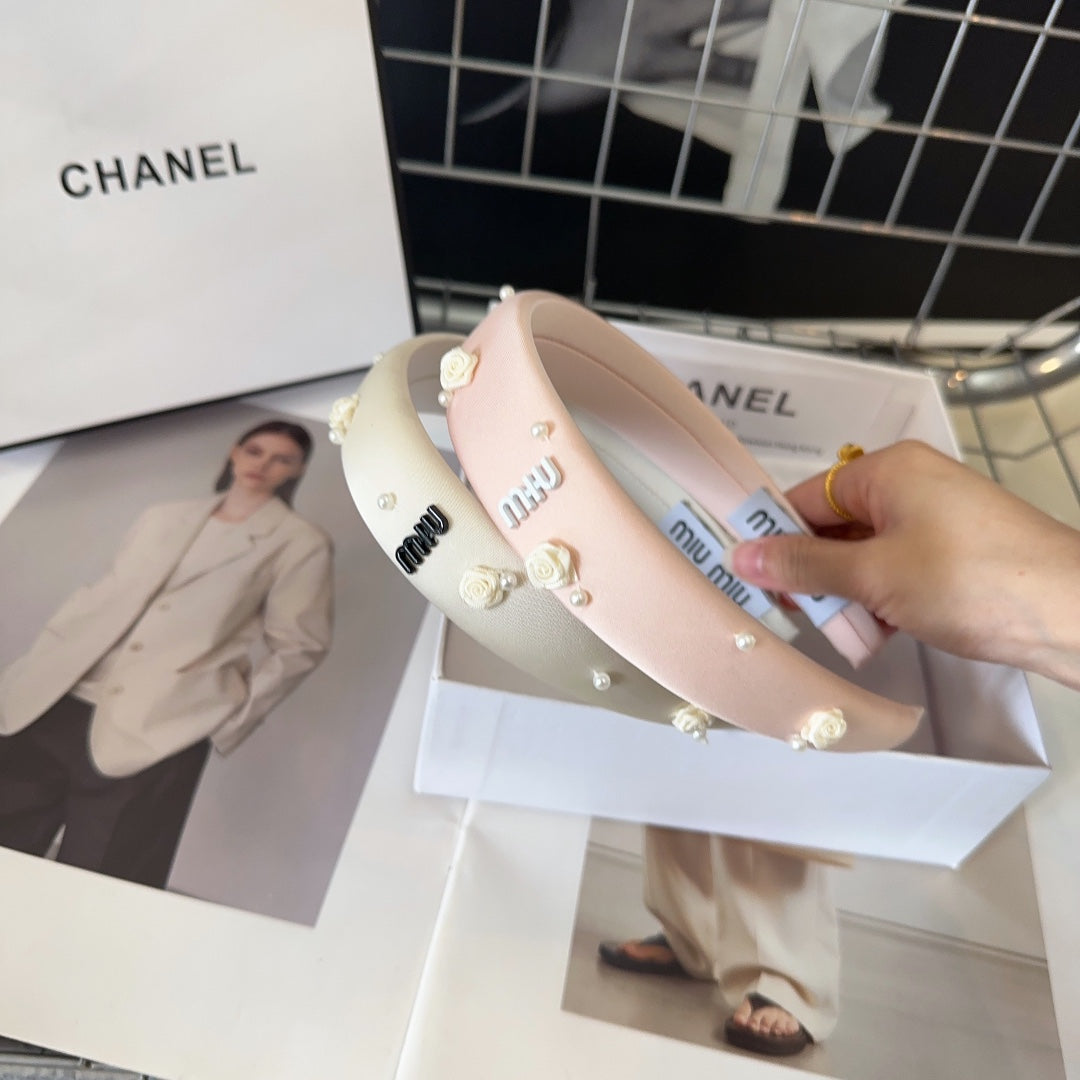 HEADBAND EMBELLISHED FLOWER AND PEARL IN LIGHT PINK SILK 194315