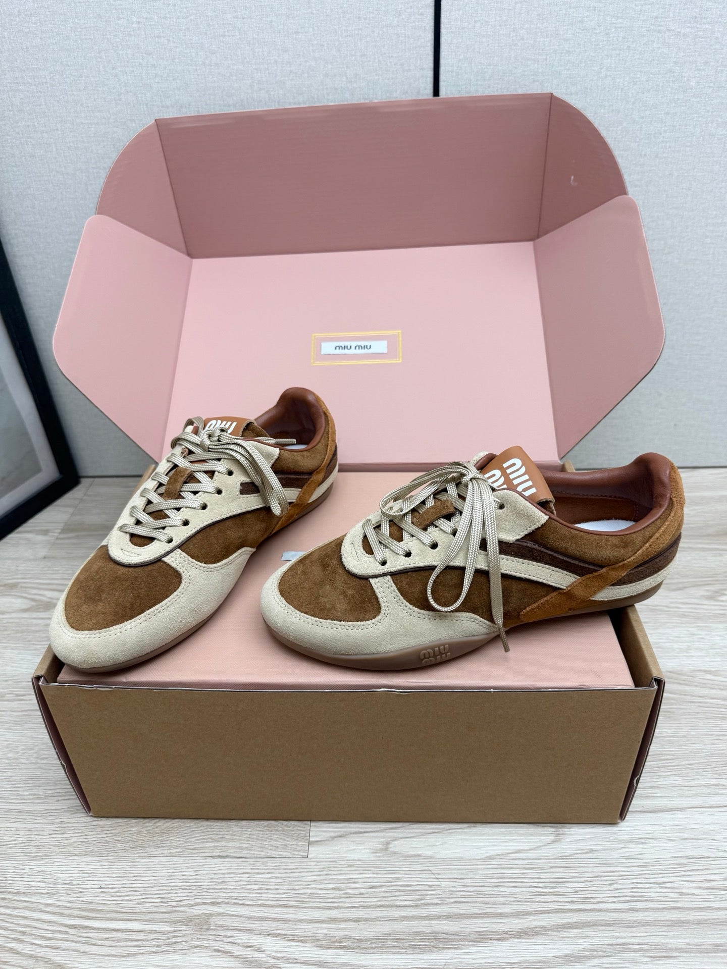 MIUMIU 26S SNEAKERS IN BEIGE MIX BROWN SUEDE