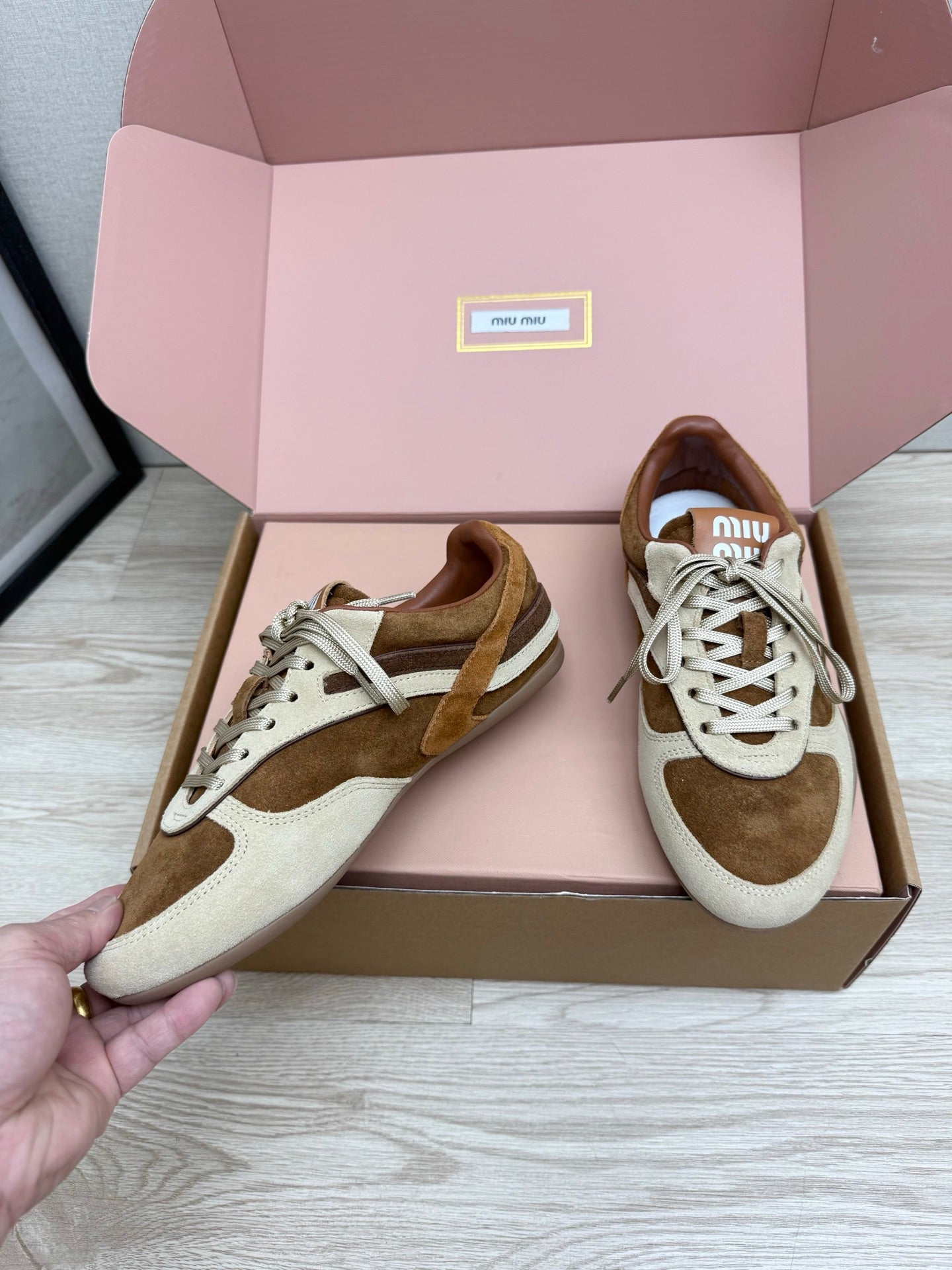 MIUMIU 26S SNEAKERS IN BEIGE MIX BROWN SUEDE