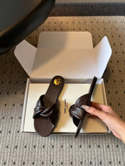 YSL 26S TWISTED-STRAP FLAT SANDALS IN DARK BROWN LAMBSKIN