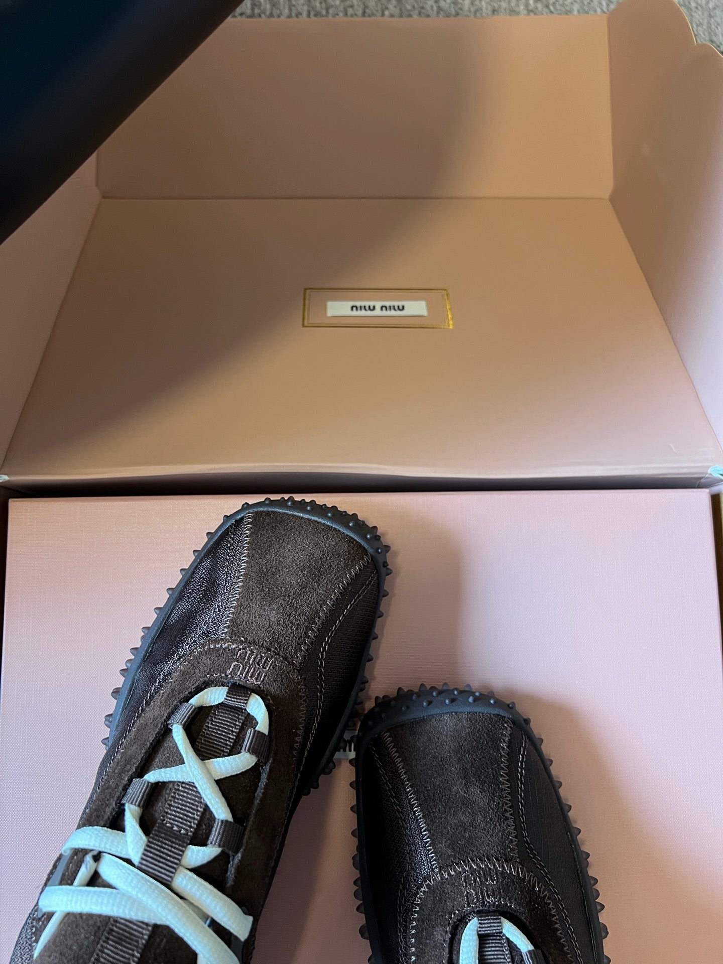 MIUMIU 26S SNEAKERS IN DARK BROWN SUEDE