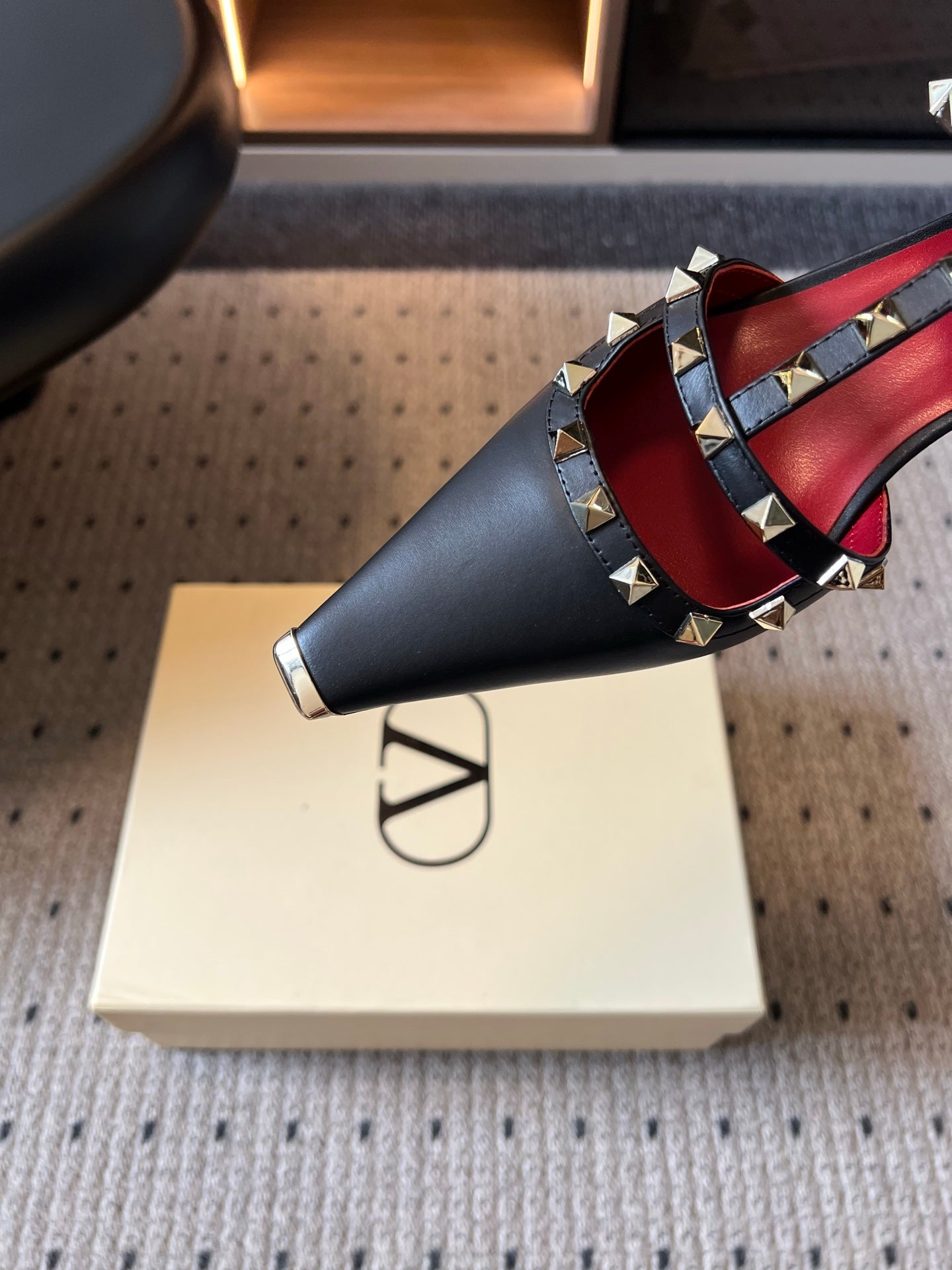 VALENTINO 26S ROCKSTUD HIGH HEELS 40 MM IN BLACK CALFSKIN