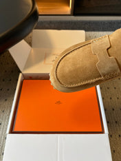 HM 26S DESTIN MULES IN CAMEL BROWN SUEDE